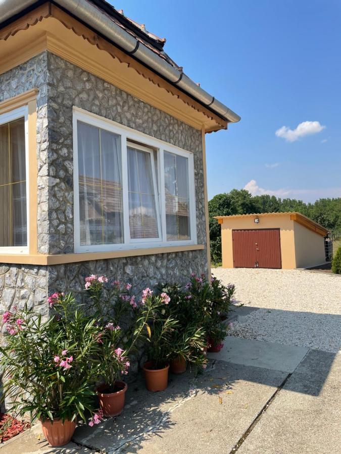 Törpi Vendégház Halmaj Exterior foto